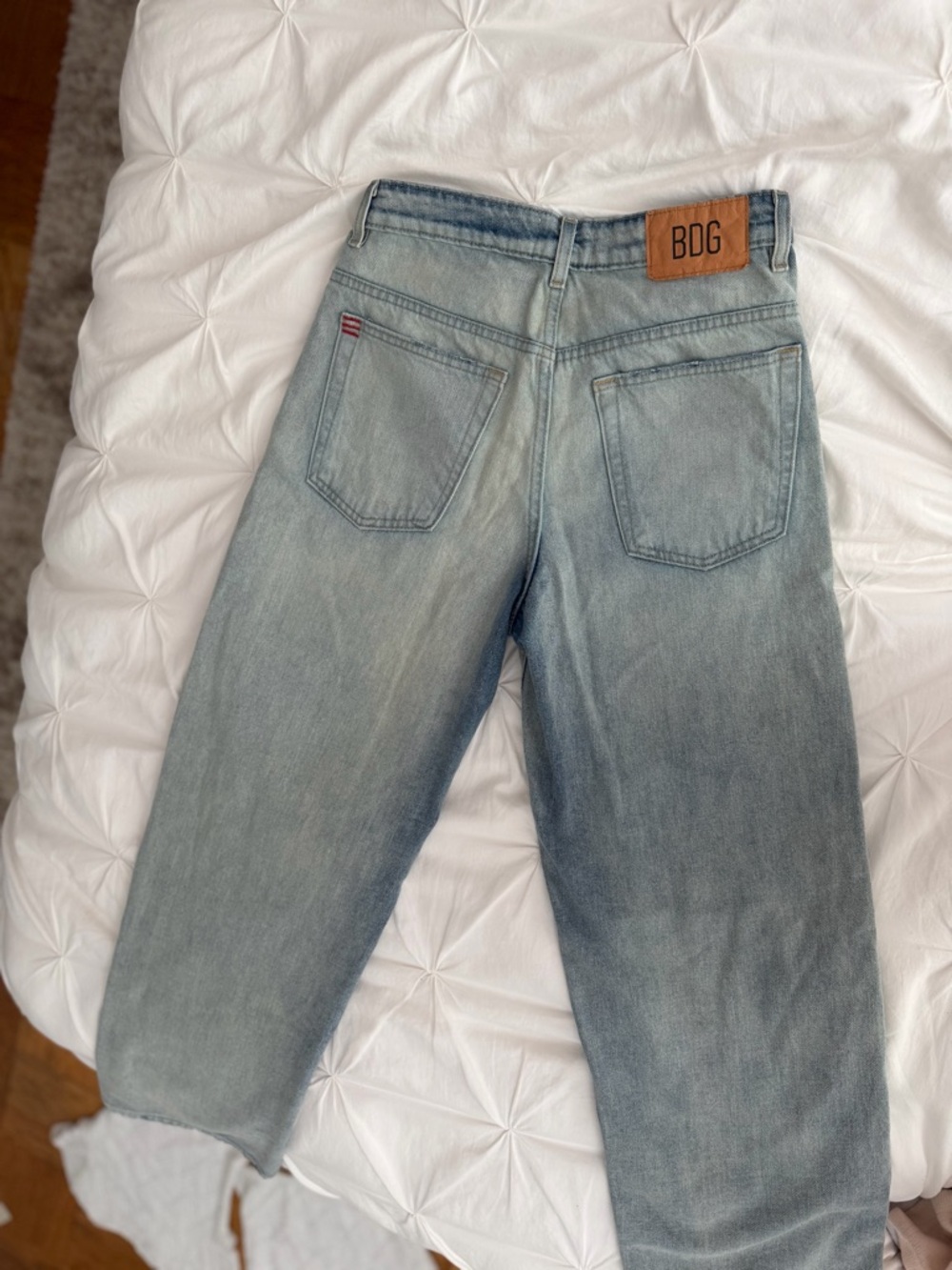 Urban Outfitters BDG Tapered Baggy Jeans in Light Wash - Picture 3 of 4